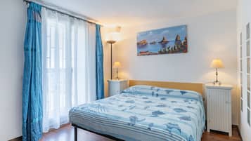 Iron/ironing board, WiFi, bed sheets
