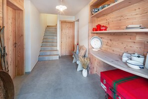 Interior - Room 'Noah Suites Dolly' with Mountain View, Private Terrace and Wi-Fi (Vigo di Fassa)