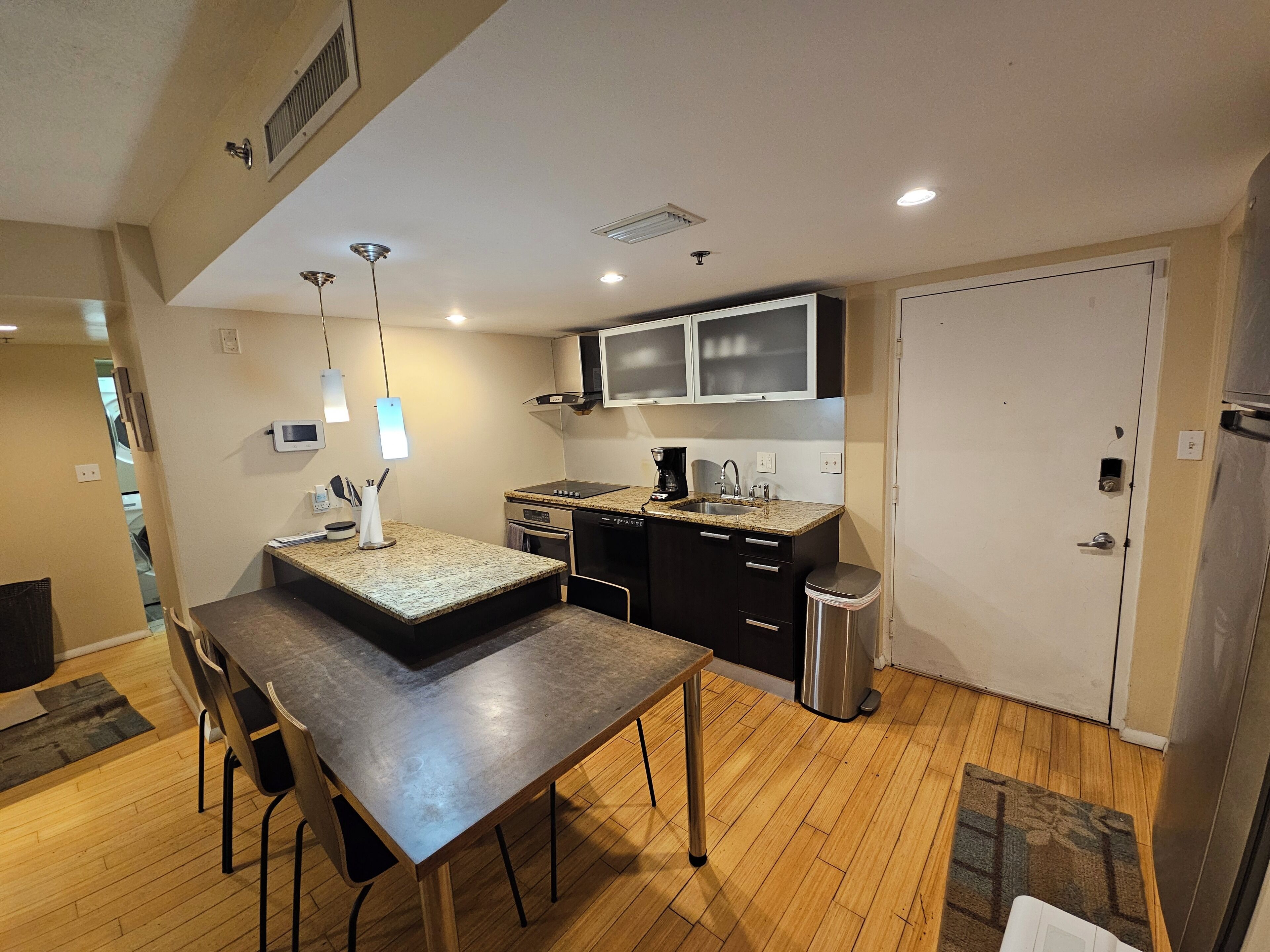 Mikrowelle, Ofen, Herdplatte, Geschirrspüler