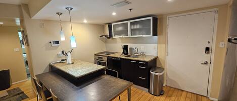 Mikrowelle, Ofen, Herdplatte, Geschirrspüler