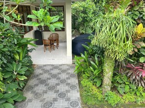 Outdoor dining - balimas guest house (Gianyar)