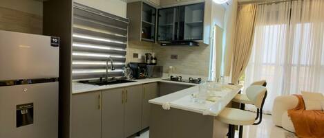 豪華公寓, 陽台, 城市景觀 | 私人廚房 | 微波爐