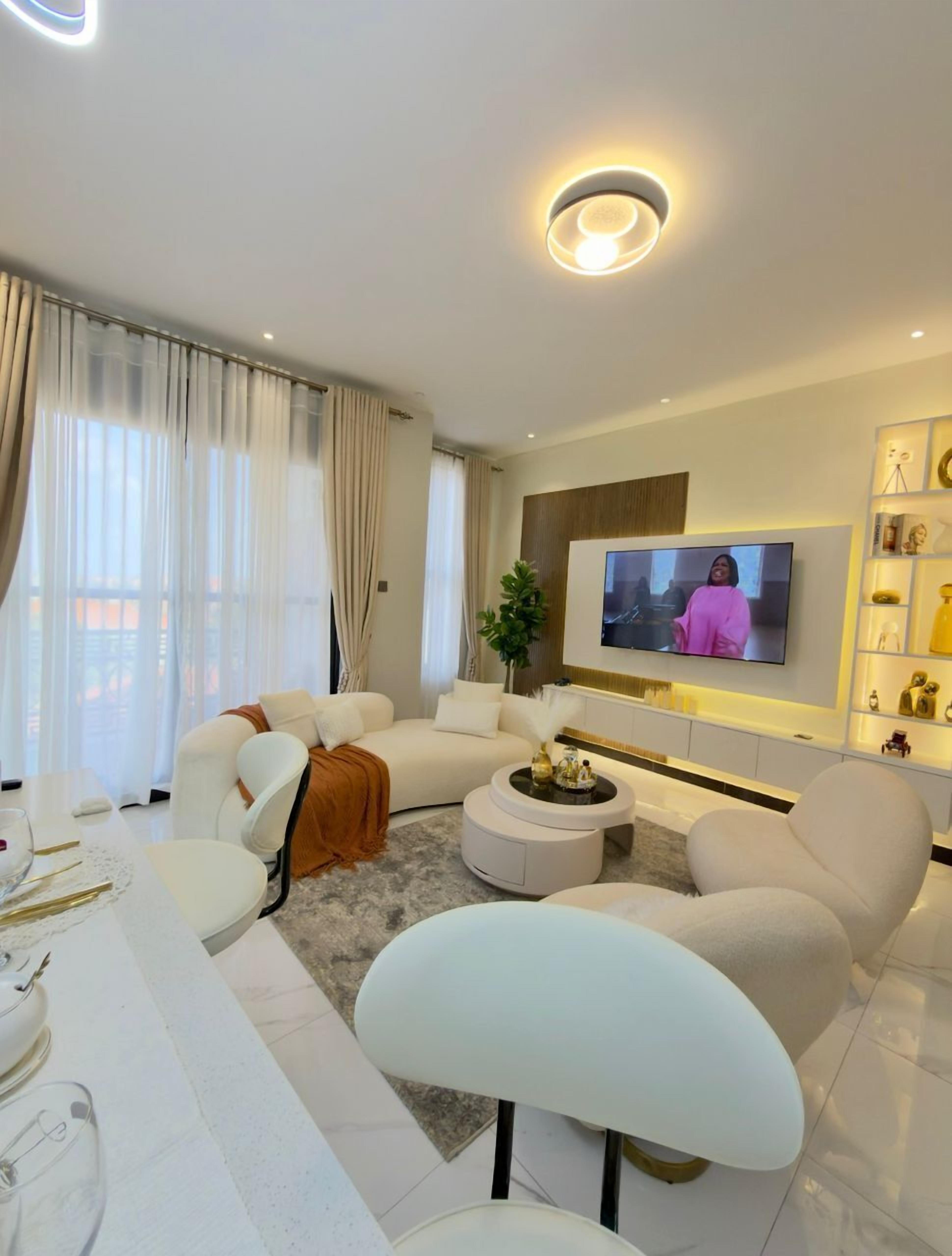 Deluxe Apartment, Balcony, City View | Living area