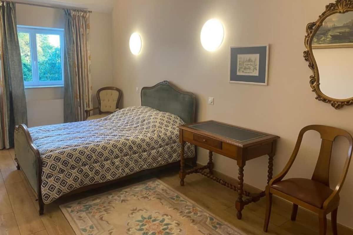 Phòng đôi phong cách cổ điển, quang cảnh vườn | Màn/rèm cản sáng, bàn ủi/dụng cụ ủi quần áo