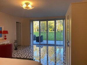 Double Room, Patio, Garden View | Blackout curtains, iron/ironing board - Les chambres des Métairies (Pougues-les-Eaux)