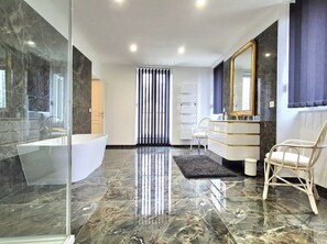 Superior-Suite, Gartenblick | Badezimmer