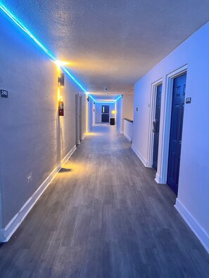 المنشأة من الداخل