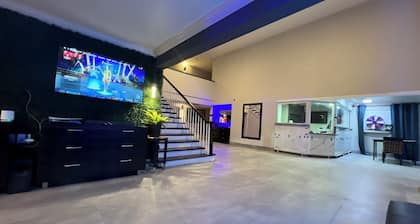 Contemporary King Studio Studio