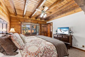 3 bedrooms, desk, iron/ironing board, WiFi - Breck Retreat | Log Cabin + Large Deck + Hot Tub (Breckenridge)