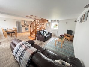Smart TV - Charming barn Conversion with 2 Bedrooms in beautiful Peak District countryside. Sleeps 4. (Bakewell)