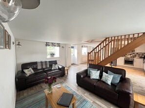 Smart TV - Charming barn Conversion with 2 Bedrooms in beautiful Peak District countryside. Sleeps 4. (Bakewell)