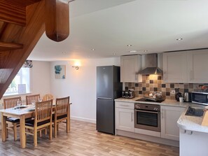Fridge, microwave, oven, stovetop - Charming barn Conversion with 2 Bedrooms in beautiful Peak District countryside. Sleeps 4. (Bakewell)