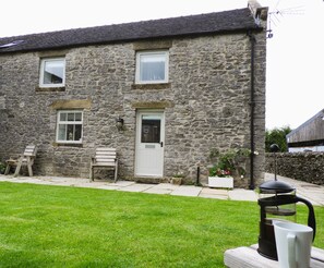 Exterior - Charming barn Conversion with 2 Bedrooms in beautiful Peak District countryside. Sleeps 4. (Bakewell)