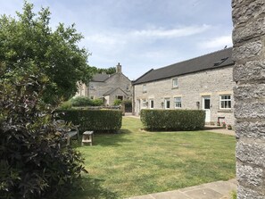 Exterior - Charming barn Conversion with 2 Bedrooms in beautiful Peak District countryside. Sleeps 4. (Bakewell)