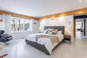 4 bedrooms, desk, iron/ironing board, free WiFi - Le Belvédère du Lac - Luxury in the Heart of the Forest | Rentals 32 days + (Saint-Hippolyte)