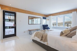 Een strijkplank/strijkijzer, wifi, beddengoed