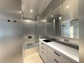 Toallas, jabón, papel higiénico