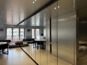 Acceso a internet y ropa de cama