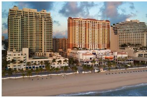 Beach - Ocean Front 1 bedroom Marriott's BeachPlace Towers - Full Resort Access Sleeps 4 (Fort Lauderdale)