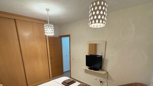 3 makuuhuonetta, silitysrauta/-lauta, ilmainen Wi-Fi, vuodevaatteet