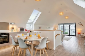 Dining - Tides 45 (Westward Ho)