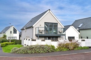 Exterior - Tides 45 (Westward Ho)