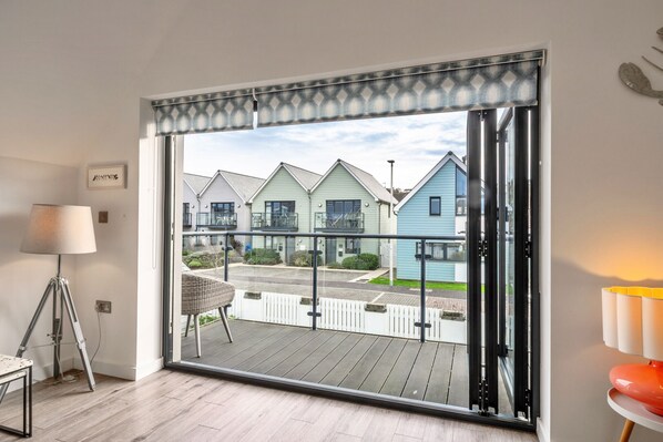 Interior - Tides 45 (Westward Ho)