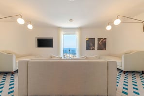 TV - Maison Marika - Sea View, a Few Steps Away from the Beach (Sorrento)