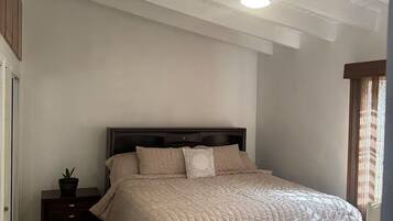 3 soverom, strykejern/-brett, wi-fi (inkludert) og sengetøy