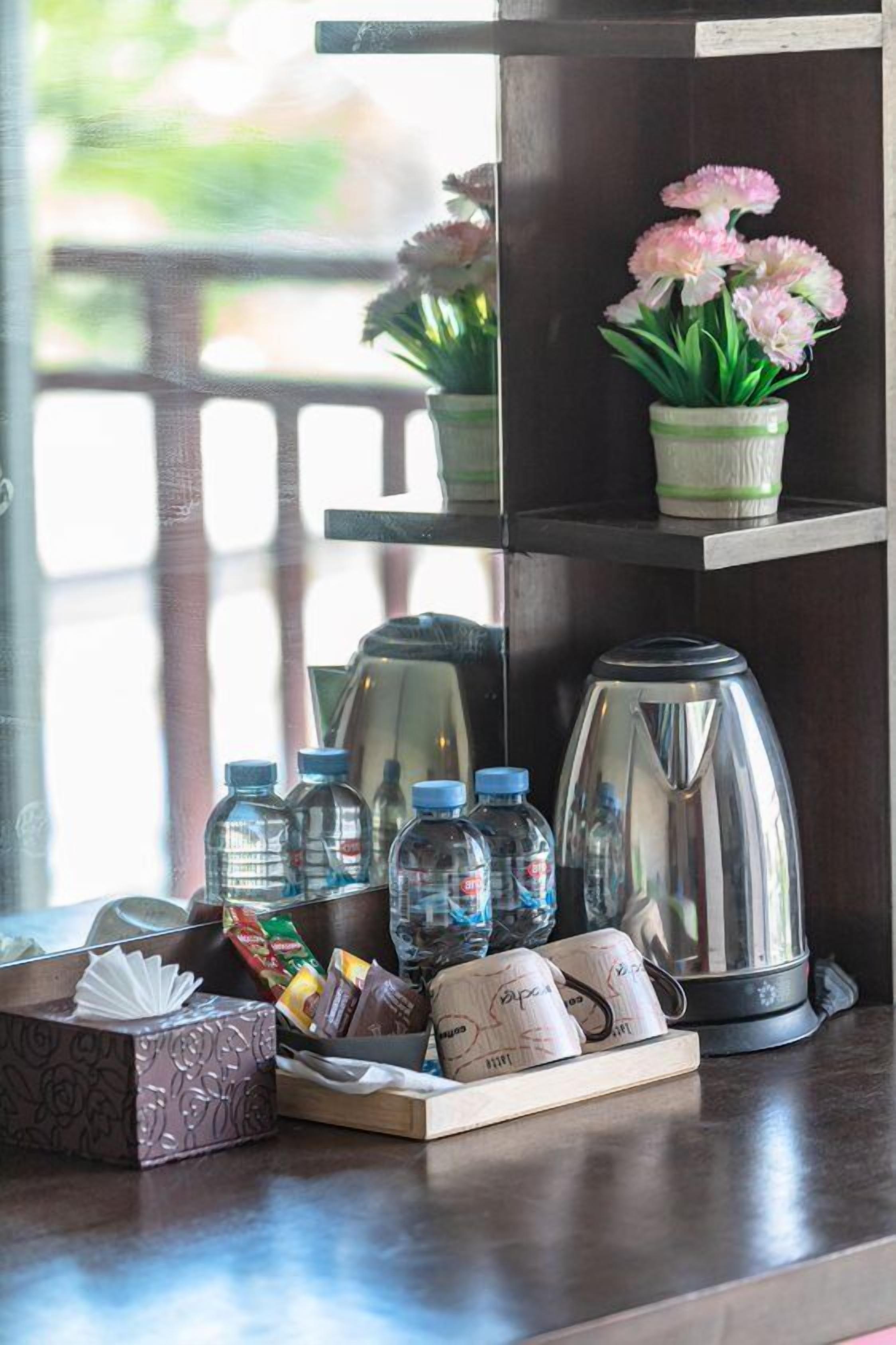 Espacio para trabajar con laptop, cortinas blackout y wifi gratis 