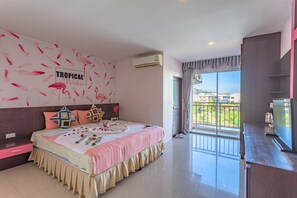 Laptop workspace, blackout drapes, free WiFi - Sunflower HLD Hotel (Kathu)