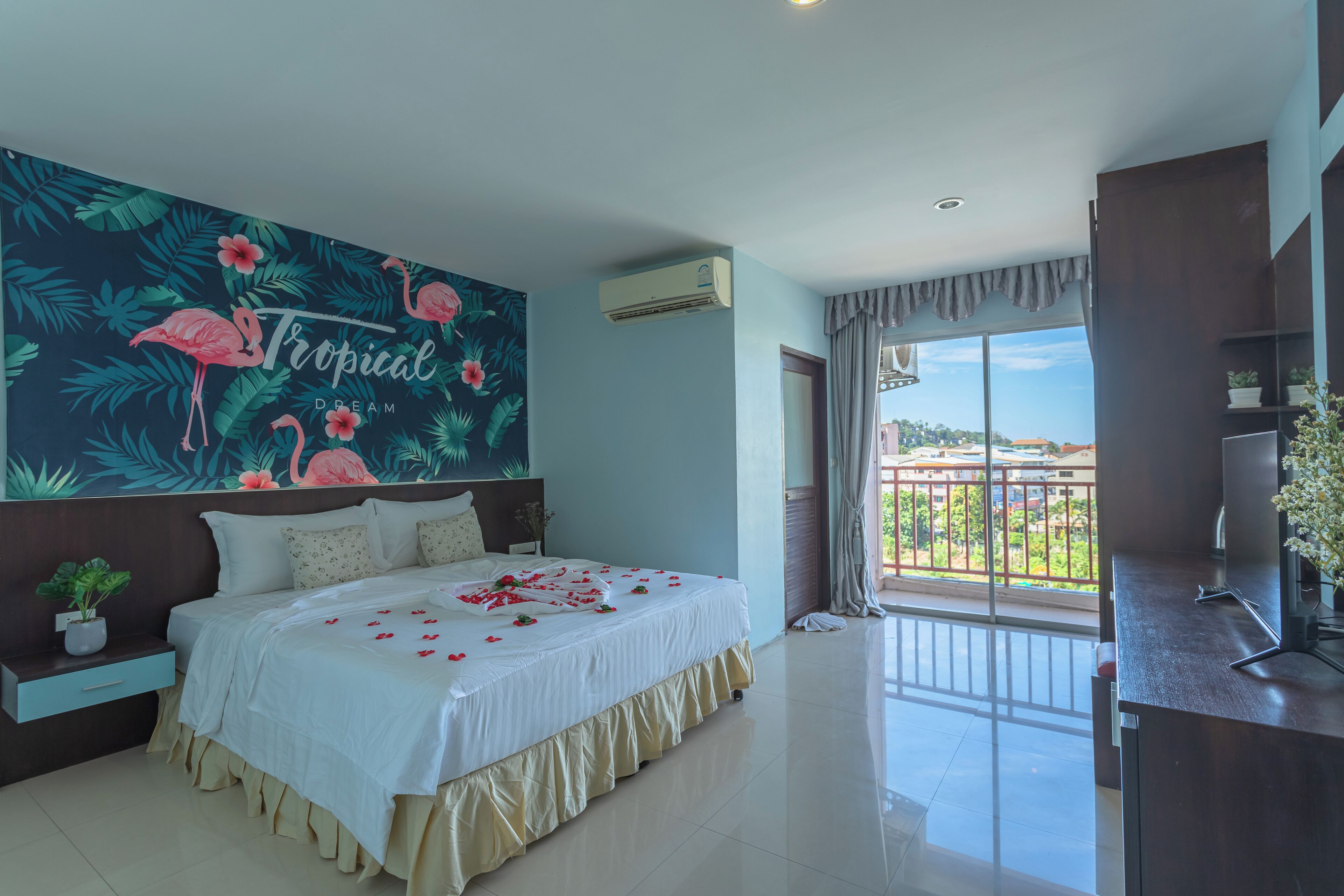 Comfort Double Room | Laptop workspace, blackout drapes, free WiFi