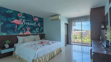 Kahden hengen comfort-huone | Kannettavalle tietokoneelle sopiva työtila, pimennysverhot