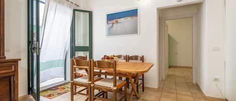 Apartamento, 2 quartos, varanda | Sala de jantar