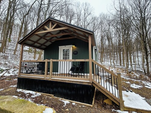 Cozy 1-bedroom lodge in adorable Cheshire with AC