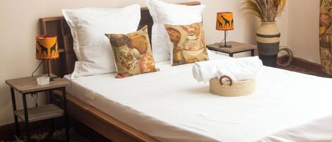 Phòng đôi Tiêu chuẩn, ban công, quang cảnh thành phố | Màn/rèm cản sáng, bàn ủi/dụng cụ ủi quần áo