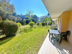 Outdoor dining - COND. PELICAN - B2 5+1+ - B60A2U (Bibione Pineda)