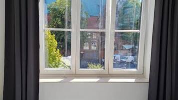 Familienzimmer, Stadtblick | Zimmersafe, kostenloses WLAN