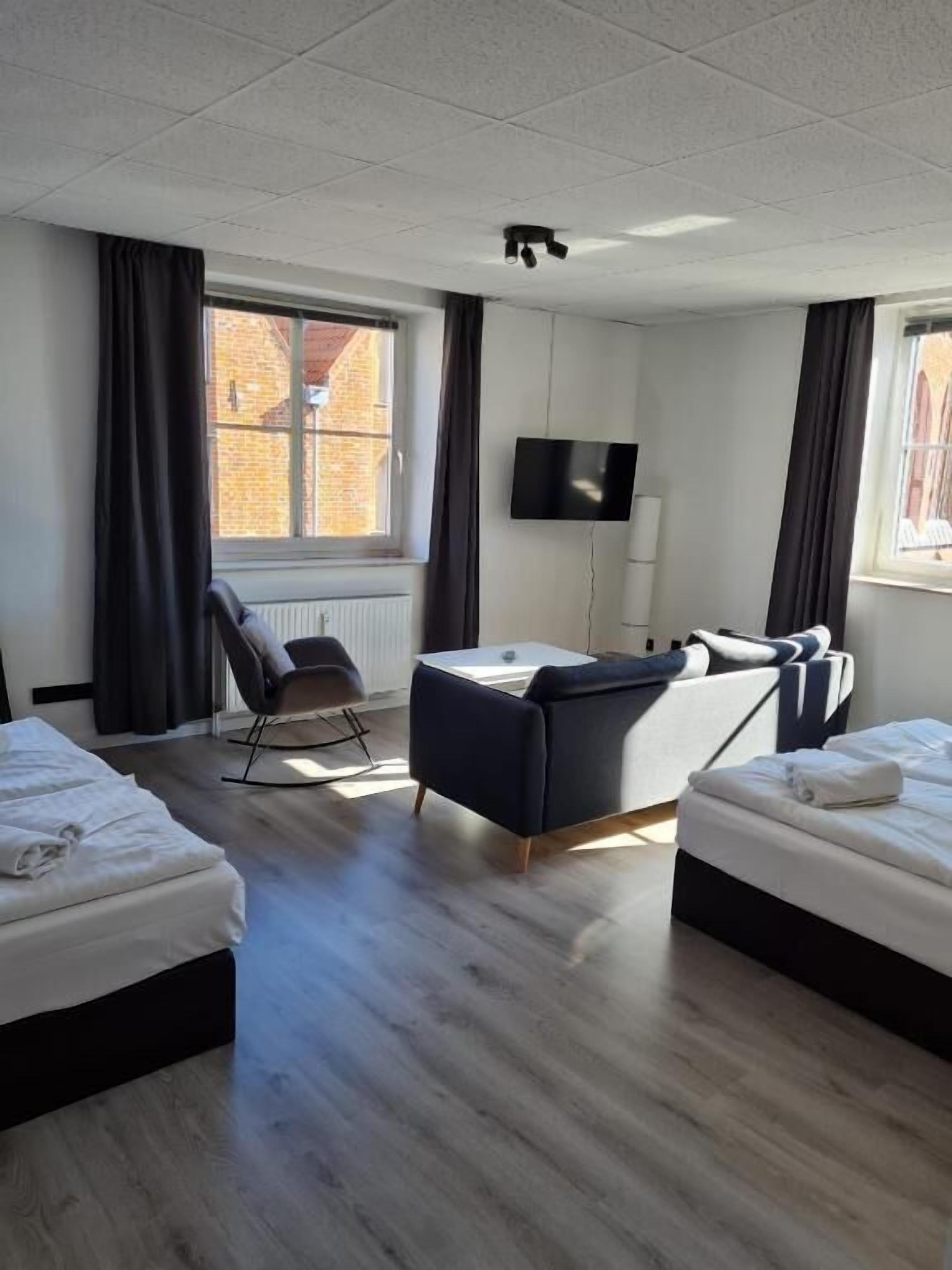 Family Room, City View | Peti besi dalam bilik, Wi-fi percuma 