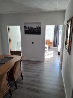 Quarto família, vista para a cidade | Cofres nos quartos, Wi-Fi de cortesia