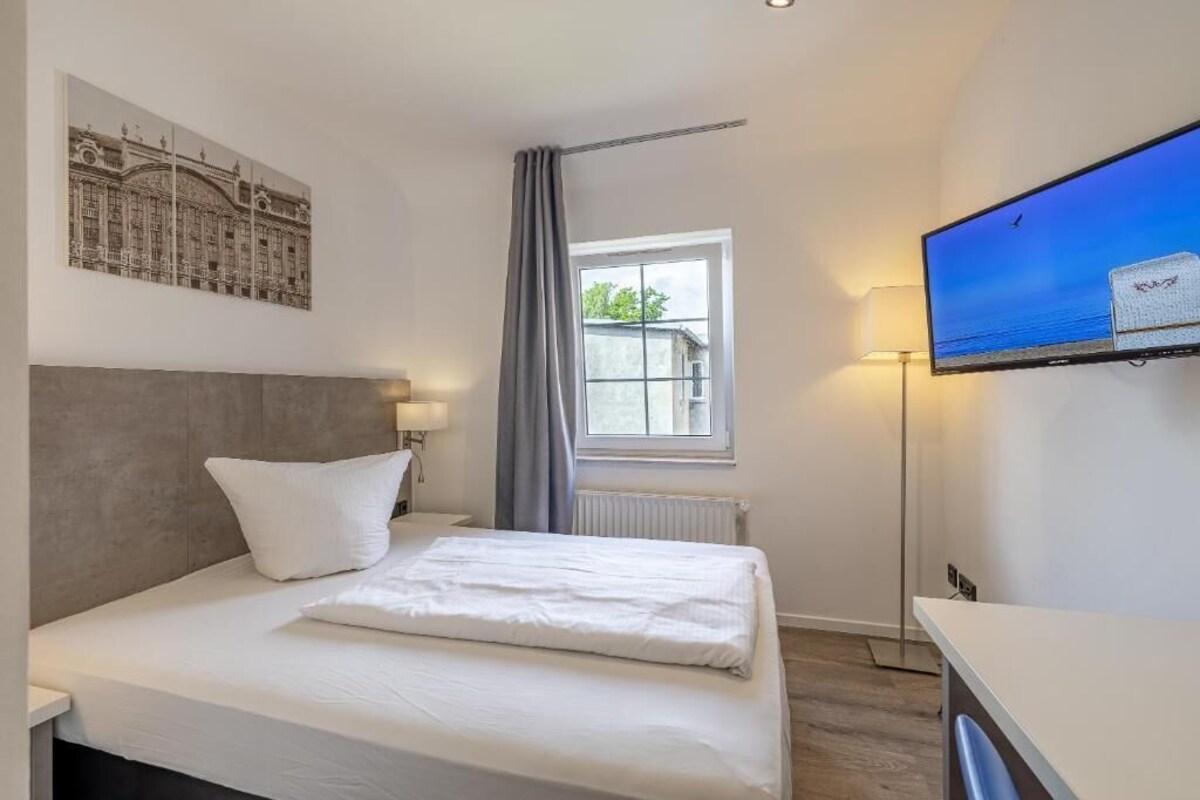 Single Room, Courtyard View | In-room safe, WiFi (free)