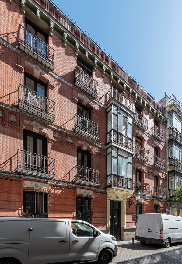 Exterior - Centrally located apartment 7 min from Puerta del Sol with A/C, WiFi (Madrid)
