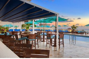 Outdoor dining - Ocean Front 2 bedroom Marriott's BeachPlace Towers Full Resort Access, Sleeps 8! (Fort Lauderdale)