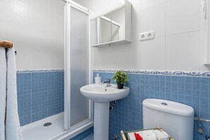 Hair dryer, towels, soap, shampoo - 250 meters from La Carihuela Beach, Refurbished (Torremolinos)