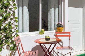 Outdoor dining - 250 meters from La Carihuela Beach, Refurbished (Torremolinos)