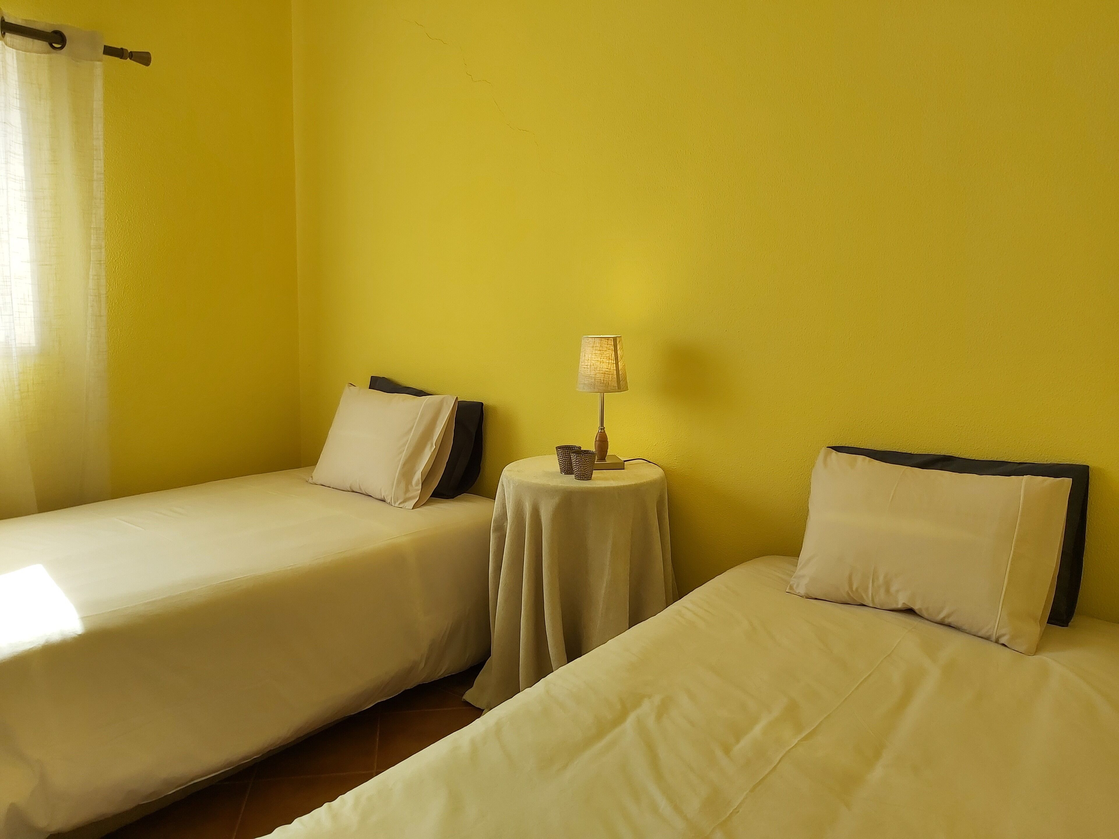 Iron/ironing board, Internet, bed sheets