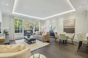 TV - Luxury 2BR|Exclusive Gated Development by Tempstay (Sunningdale)