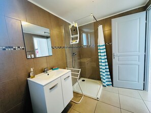 Hair dryer, towels, soap, shampoo - - Casa Zivvia - Beachfront (Lucciana)