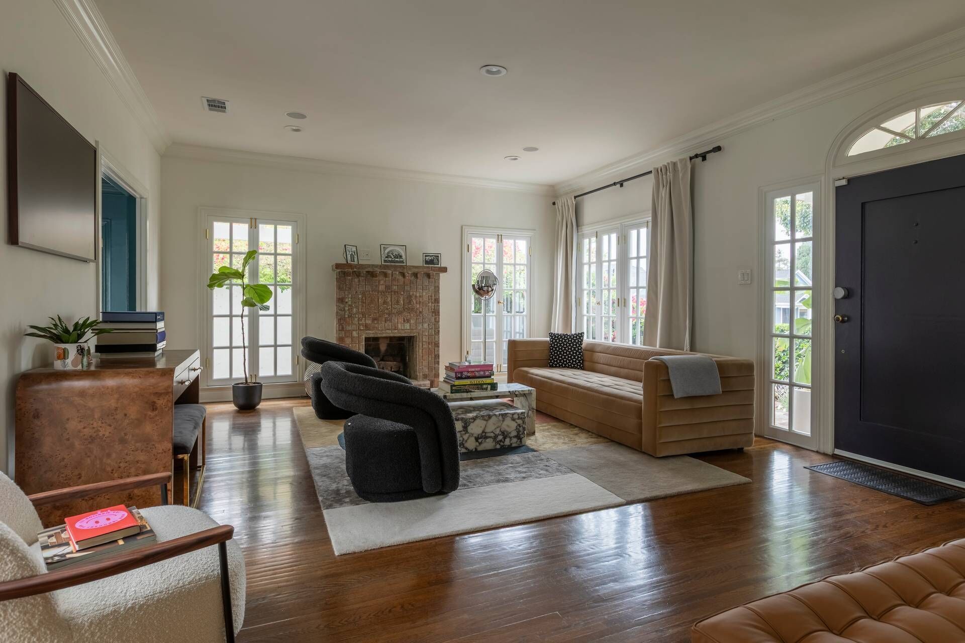 Télévision, cheminée