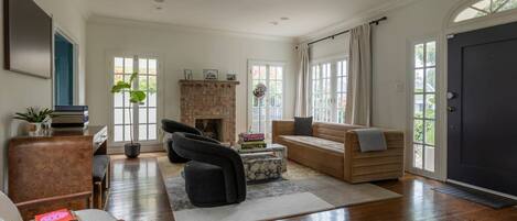 Télévision, cheminée